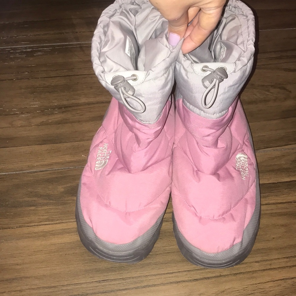 Size women's 11, north face boots